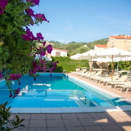 Residence Holidays Pietra Ligure Exterior foto